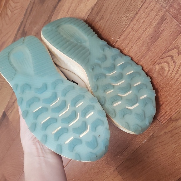 New balance turf cleats 6.5 Womens - Picture 6 of 6